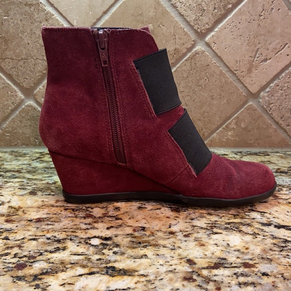 Aerosoles Heelrest Get Fit Suede Wedge Booties Size 5 - Picture 7 of 14